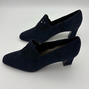 NWOB KIKIT Vintage Navy Suede Leather Closed Toe Block Heel with Cut Out Design